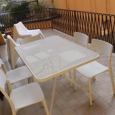 Apartment Dreizimmerwohnung Mit Seeblick *